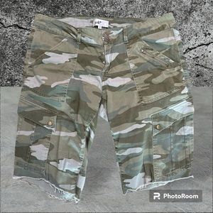 Jolt sz 13 camo cut off shorts green camouflage preowned deep pockets cargo